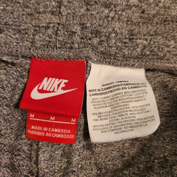 Nike Women's Heathered Gray Knit Logo Shorts Size Medium EUC Pockets - Picture 9 of 9